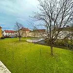 Daire Modern 2 Bedroom Near Train Station *