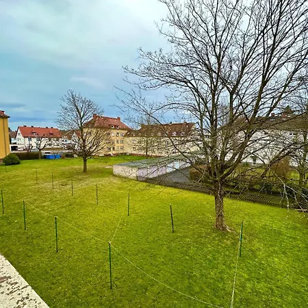 Apartment Modern 2 Bedroom Near Train Station *
