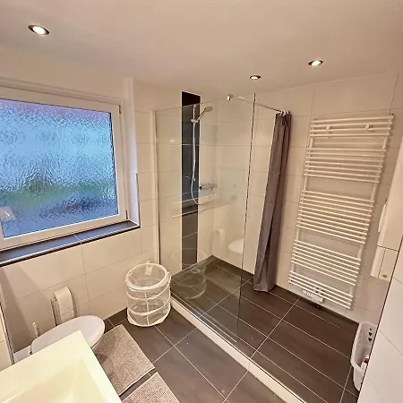 Apartmán Modern 2 Bedroom Near Train Station *