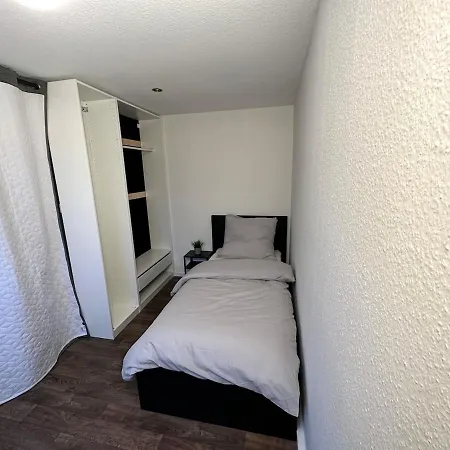 Apartmán Modern 2 Bedroom Near Train Station