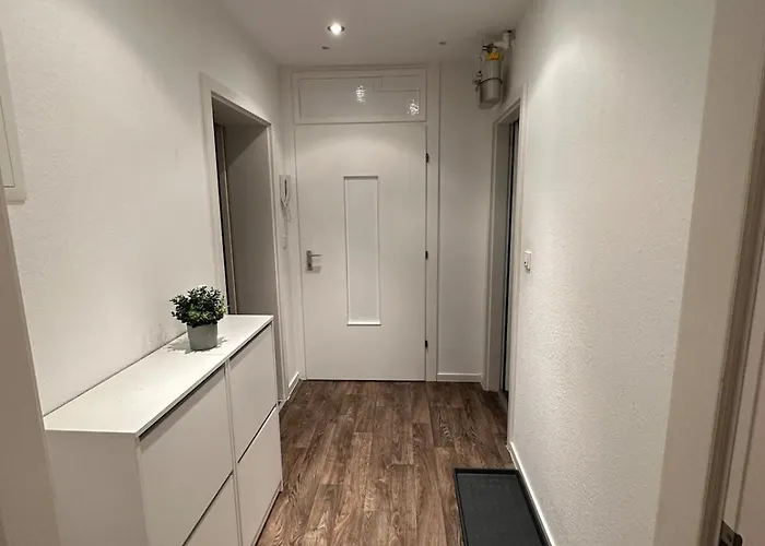 Modern 2 Bedroom Near Train Station